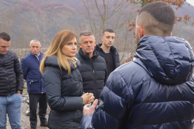 “Banorët në Zall-Bastar rrezikojnë jetën për një urë”, denoncimi i Tabakut: Mjaft më me fasadën. Njerëzit duan ndryshim!