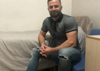 FOTO/ Shqiptari i dënuar për drogë, mediat angleze: Tallet me sistemin, fut celular në burg dhe…