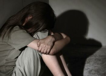 E pazakontë në Vorë!/ 24- vjeçarja abuzon seksualisht me të miturën, e detyronte të ushtronte dhunë ndaj vetes