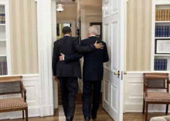 FOTO/ Barack Obama uron Presidentin e 46-të të SHBA Joe Biden para inaugurimit: Kjo është koha jote!