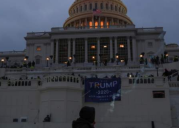 Shtetrrethimi zbraz Kongresin, protestuesit largohen, ndihmësi i Trump: Faji i Biden