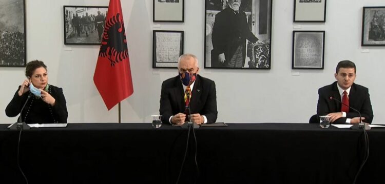 Gent Cakaj i dorëzon detyrën Olta Xhaçkës: Pa mbështetjen e Ramës rrugëtimi im i pamundur! Pandemia dhe tërmeti ndikuan punën e diplomacisë