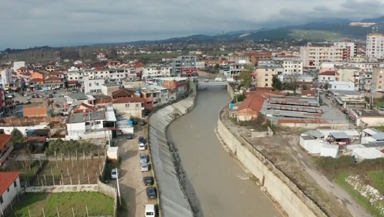 Rama publikon videon: Arsyeja pse Fushë-Kruja nuk u përmbyt siç ndodhte kur qeveriseshin nga politika e sharjeve dhe akuzave
