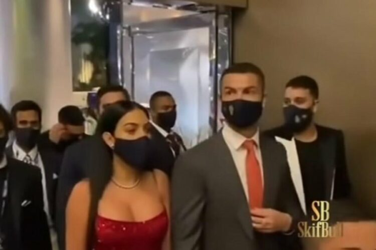 E dashura e Ronaldos, me maskë speciale anti-Covid në Dubai