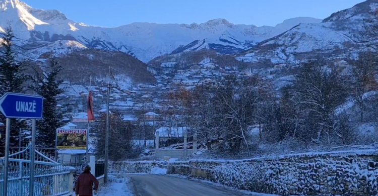 Situata në Qarkun Dibër/ Borë dhe ngrica, disa akse rrugore të pa kalueshme