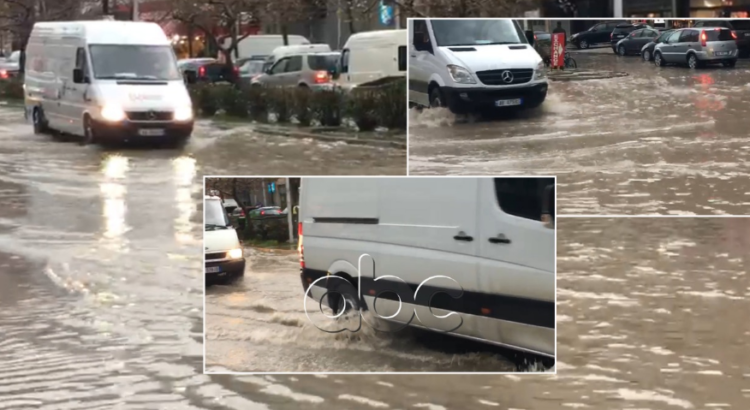 Rrugët e Vlorës mbushen me ujë, Bashkia apel qytetarëve: Bëni kujdes! Të shmangen këto akse
