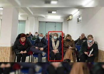 “Rakacolli të ishte shkarkuar nga detyra!” Spahia publikon foton: Qytetarët i gjobisin, opozitën e godasin kurse vetë injorojnë ligjin