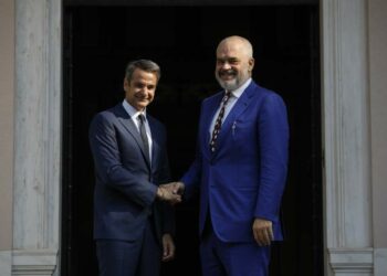 Zgjerimi i Greqisë në det/ Kryeministri Mitsotakis citon Ramën në Kuvend