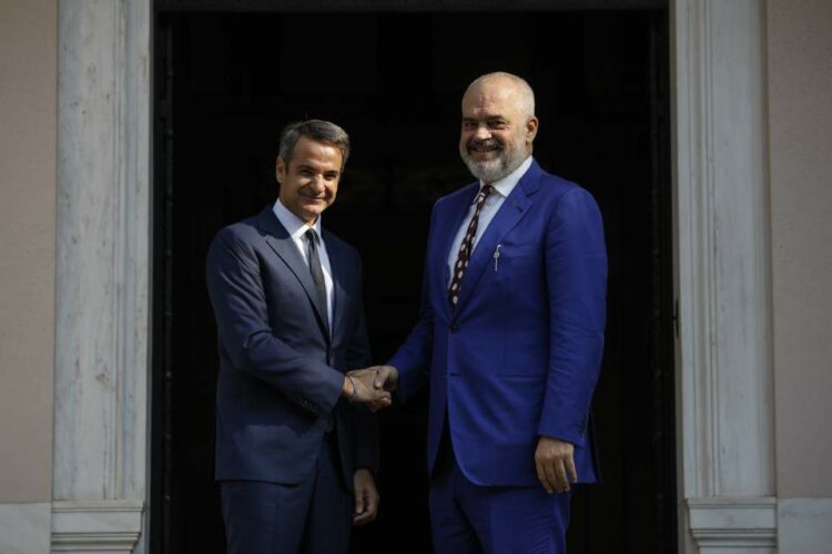 Zgjerimi i Greqisë në det/ Kryeministri Mitsotakis citon Ramën në Kuvend