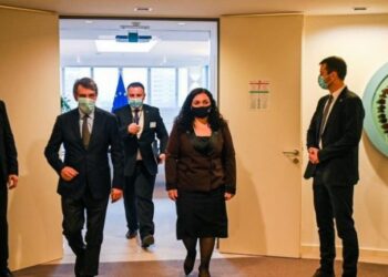 Vjosa Osmani kërkesë Sassolit: Të jeni i zëshëm ndaj 5 shteteve të BE-së që nuk e kanë njohur Kosovën