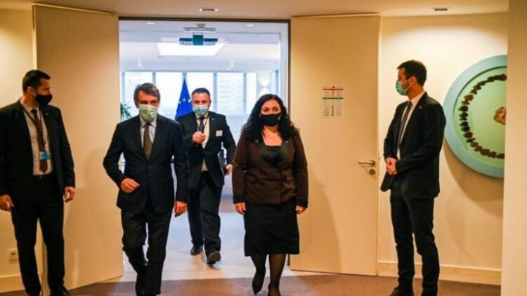 Vjosa Osmani kërkesë Sassolit: Të jeni i zëshëm ndaj 5 shteteve të BE-së që nuk e kanë njohur Kosovën