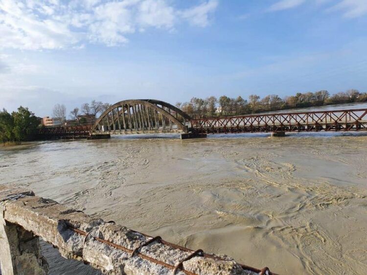 Përmbytjet në vend/ Lumi Vjosa del nga shtrati(FOTO)