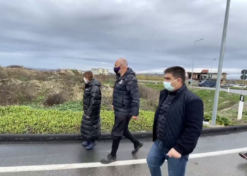 “Shpronësoni familjet”/ Rama inspekton vendin ku do ndërtohet spitali i ri në Fier, ‘shigjeton’ Berishën: Shkonte me daulle dhe fadromat, por…