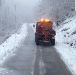 Rreshje intensive bore në qarkun e Korçës, temperaturat arrijnë në -7, këshillohet lëvizja me zinxhira