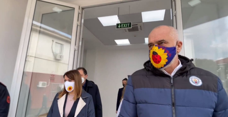 Rama viziton depon farmaceutike në QSUT dhe ISHP: Kemi kapacitetet për të pritur 7 milion doza vaksine