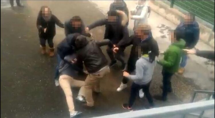 Sherr në Korçë, i riu i ngul kaçavidën në kurriz një tjetër personi dhe e bën për spital