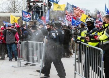 Thellohet bilanci: Humb jetën një efektiv policie nga trazirat në Capitol Hill