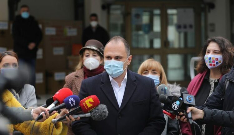 Varianti i ri i COVID-19 edhe në Maqedoninë e Veriut, Ministri i Shëndetësisë: Nuk është identik si ai në Britaninë e Madhe, por i ngjashëm