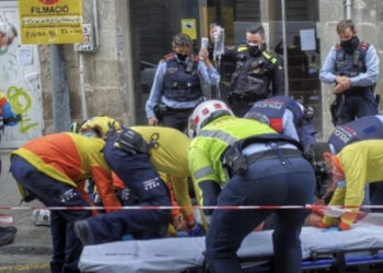 E rëndë/ Shqiptari theret me thikë në mes të ditës në qendër të Barcelonës