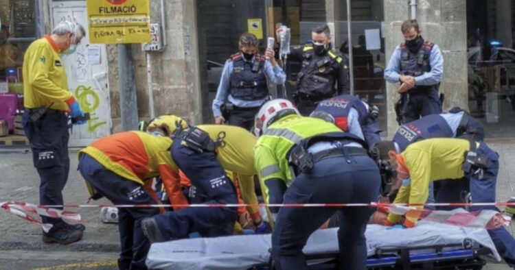 E rëndë/ Shqiptari theret me thikë në mes të ditës në qendër të Barcelonës