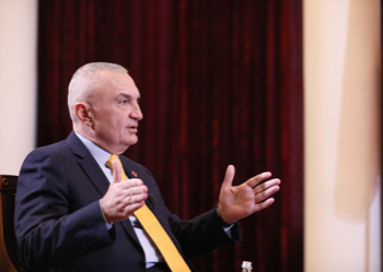 Vaksinë për personalitetet/ Meta: Selektim klasor