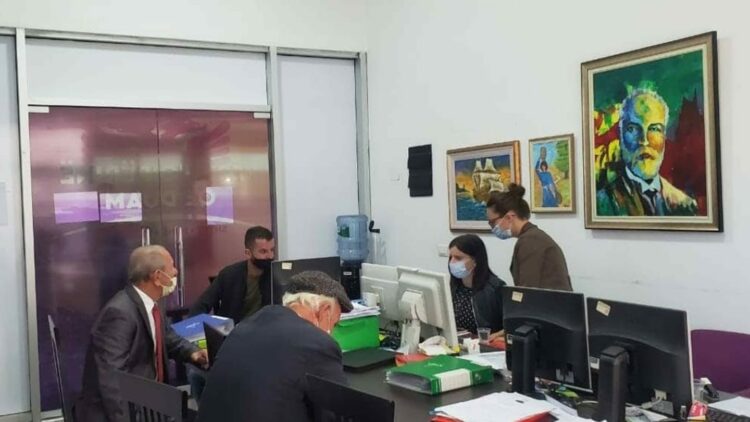 Zyra e juristëve në Vlorë e deputetit Sinaj