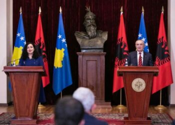 “Urimet më të ngrohta e vëllazërore”, Meta mesazh urimi Vjosa Osmanit: Shqipëria gjithmonë pranë Kosovës