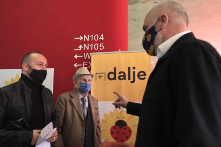 Rama publikon FOTOT: Vazhdon vaksinimi i gjyshërve e gjysheve mbi 80 vjeç