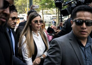 Transportonte marijuanë dhe kokainë drejt SHBA-së, arrestohet gruaja e El Chapo-s, bosit më të madh të drogës (FOTO)