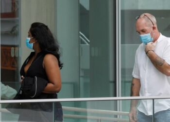 Nuk respektoi rregullat e karantinë dhe takoi fshehurazi të dashurën, burri dënohet me gjobë dhe 30 ditë burg