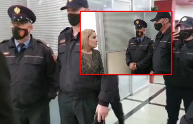 “Merruni me bandat njëherë”, shoqërohet në komisariat Monika Kryemadhi pas përplasjes me policët për maskat