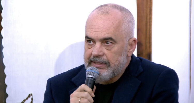 Bashkëbisedim me qytetarët në Elbasan/ Rama: Kolegjet profesionale, mundësi për nxënësit