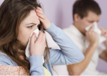 5 simptomat e Covid që zgjatin edhe pasi ka ikur virusi