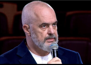 LIVE- Rama bashkëbisedimi me qytetarët në Fier: Për 1001 arsye u bë e mundur ndërtimi i spitalit të Fierit