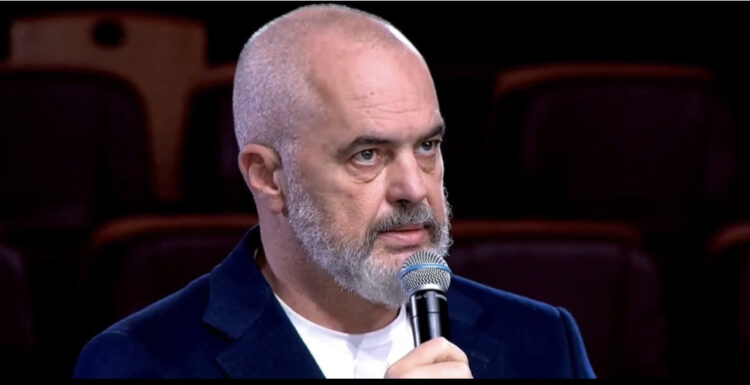 LIVE- Rama bashkëbisedimi me qytetarët në Fier: Për 1001 arsye u bë e mundur ndërtimi i spitalit të Fierit