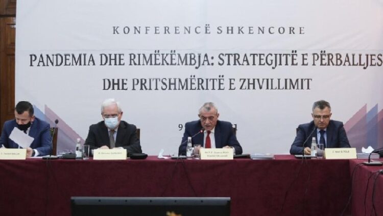 Kreu i Akademisë së Shkencave: Duhet të përforcohen kufizimet për të paktën 2 javë