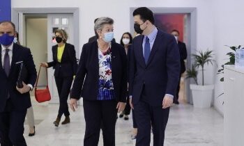 Basha pret në takim komisioneren e BE: Qeveria ime do përmbushë kushtet për negociatat