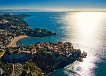 Kina i dhuron mijëra vaksina anti-COVID Malit të Zi