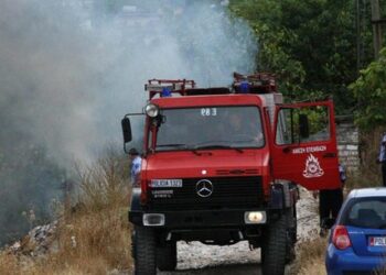 Banesa në Finiq përfshihet nga flakët e zjarrit, asfiksohet 90- vjeçari