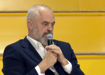 “Babanë e lanë në karrige, nuk e prekte njeri me dorë”, Rama reagon për denoncimin tek Infektivi