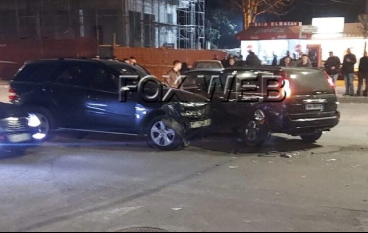 Aksident i rëndë në Elbasan/ Përplasen dy makinat, brenda njërit mjet dhe një grua shtatzënë