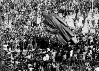 30 vite nga rrëzimi i bustit të Enverit/ Basha: Edhe sot hijet e krimeve të regjimit duan të vrasin ëndrrën europiane