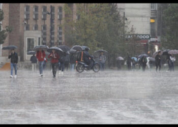 S’ka më diell! Nga nesër rikthehet moti ‘i tërbuar’ e me reshje të dendura, IGJEUM paralajmëron