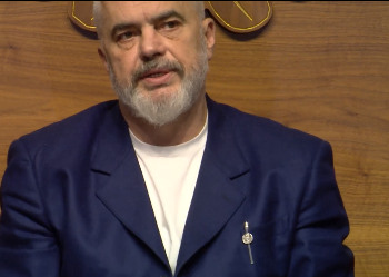 Rama: Dritat ikin edhe në Amerikë, Belinda hipi në borëpastruese që të dëgjohej