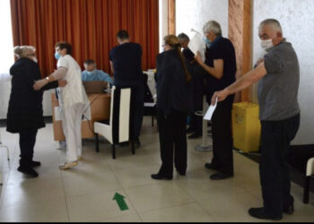 Serbia fton qytetarët nga Kosova që të aplikojnë për vaksinim kundër COVID-19
