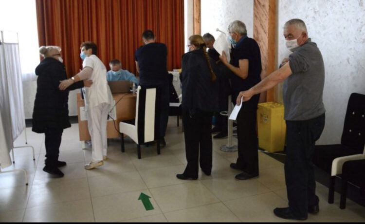 Serbia fton qytetarët nga Kosova që të aplikojnë për vaksinim kundër COVID-19