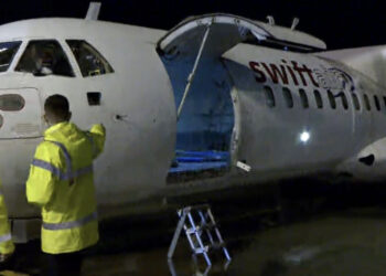 Mbërrijnë në Rinas 1170 dozat e para të vaksinave nga kompania Pfizer(FOTOT)