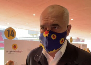 Rama pranë të moshuarve që vaksinohen sot tek “Air Albania”: Presim të sigurojmë një sasi të konsiderueshme dozash, mos të flasim para kohe