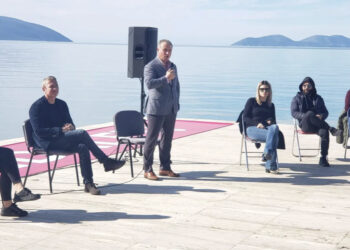 100 të rinj braktisin LSI në Vlorë, anëtarësohen në Partinë Socialiste