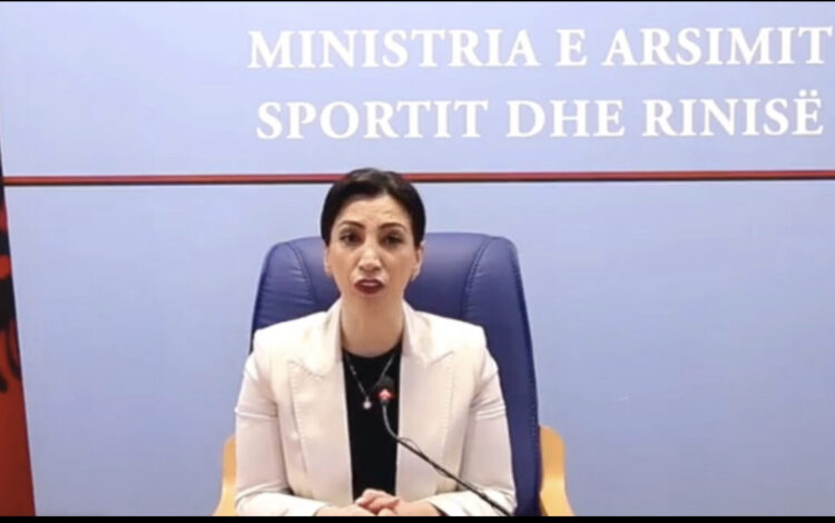 Moti i keq në vend! Ministria e Arsimit nxjerr UDHËZIMIN: Mbyllen shkollat! Nga data 15 deri në 19 shkurt 2021, online